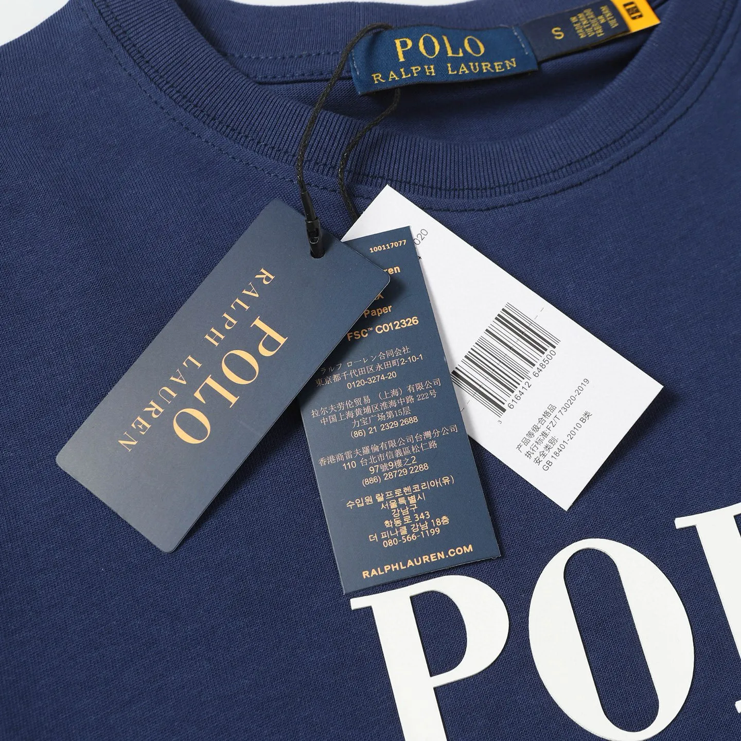 P126 Style number: 508 Ralph Lauren/Ralph Lauren 25ss new summer 3D silicone Polo embossed round neck T-shirt. The main logo on the neck has a QR code mark, which can be scanned for verification. It uses 3D silicone three-dimensional English letter logo embossing to distinguish low-low products on the market. 32 counts, 240g hydrophilic toner, 100% cotton fabric, comfortable and soft, highly breathable, focusing on high-end cost-effectiveness, needless to say good quality. Available in a variety of colors, both boys and girls can try this genderless style, giving them a yuppie tone in no time. Immerse yourself in your leisurely style, and have your own style in retro. Natural, vivid and very French romantic feelings, perfectly integrating youthful atmosphere and trend. Color: off-white, navy blue, dark green, light green Size: S-xL S Shoulder width 44 Bust 104 Sleeve length 23 Clothing length 72 M Shoulder width 45 Bust 108 Sleeve length 24 Clothing length 74 L Shoulder width 46 Bust 112 Sleeve length 25 Clothing length 76 xL Shoulder width 47 Bust 116 Sleeve length 26 Clothing length 78